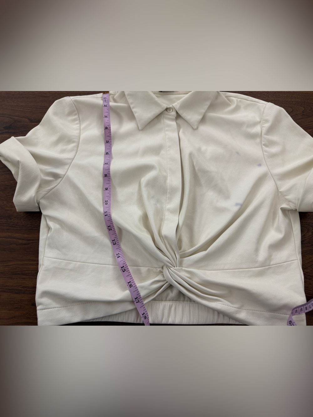 Alice + Olivia Leon Off White Vegan Leather Twist Front Crop Top - Picture 14 of 16